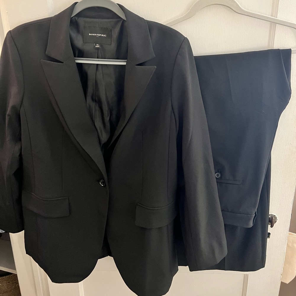 Banana Republic 2 pc suit size 12